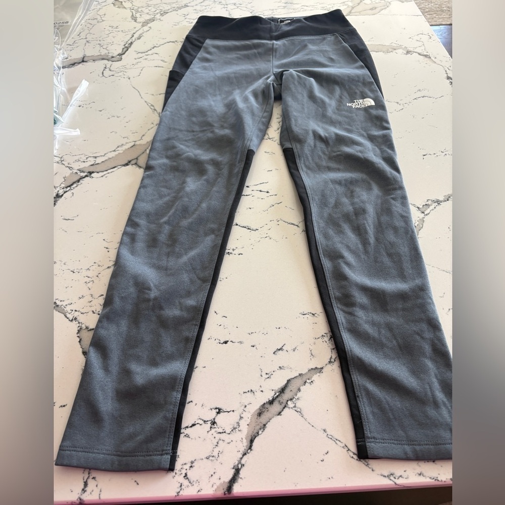 The North Face Black & Grey Leggings
Girls 14/16
Inseam 26”

Bin#0255